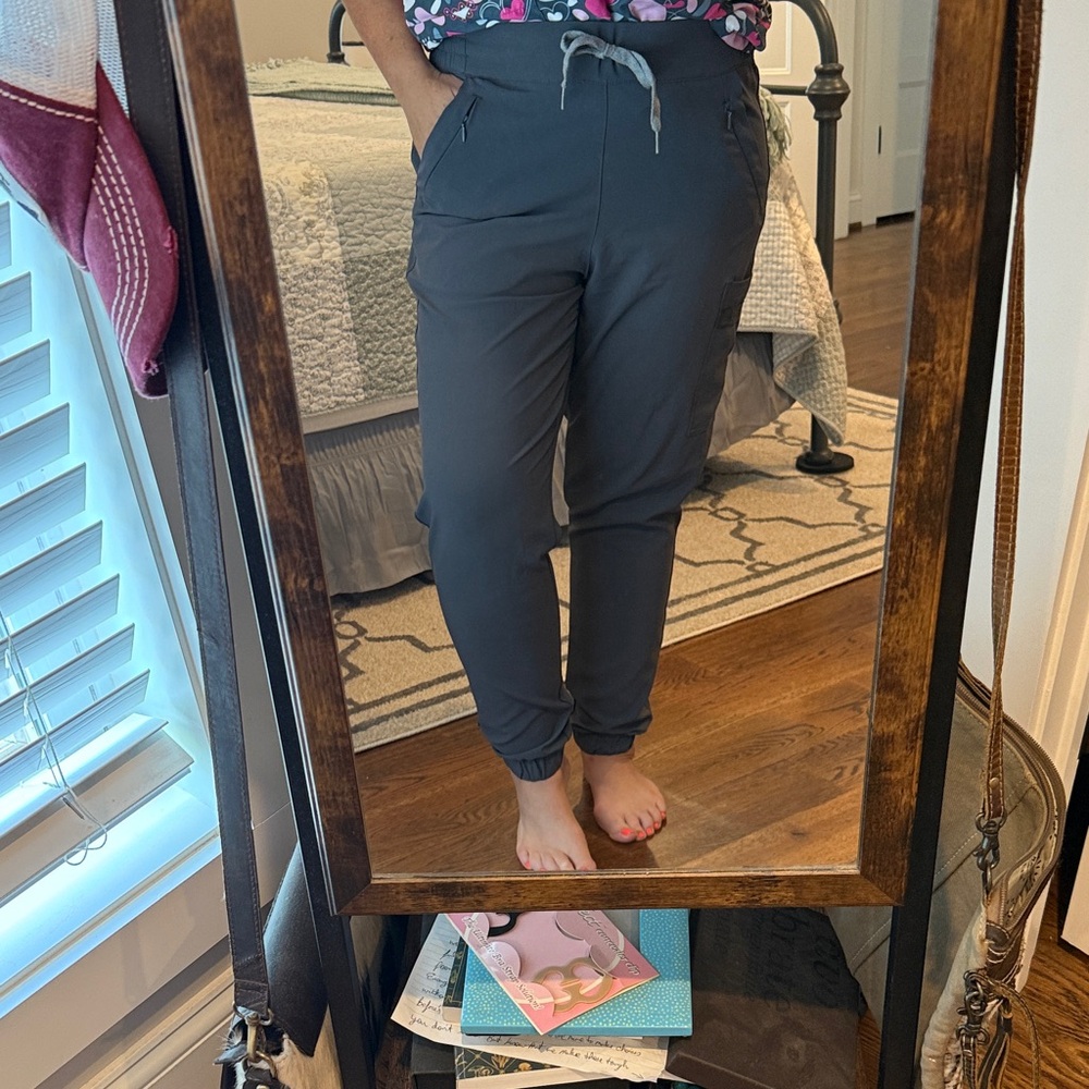 WonderWink Women's Modern Fit Jogger Scrub Pants.